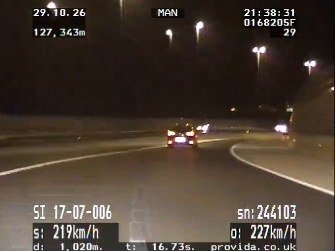 [Video] Voznik začetnik pri omejitvi 80 km/h vozil s povprečno hitrostjo 219 km/h