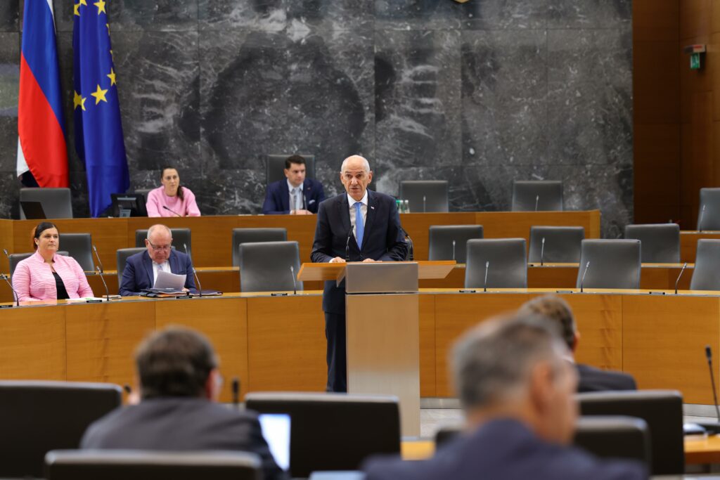 Državni zbor potrdil rebalans proračuna, Janša: Denar ne raste na drevesu