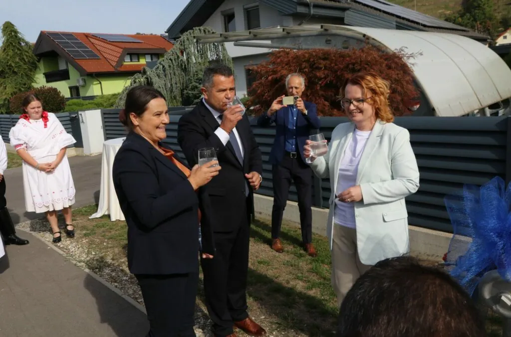 Lendavski župan Magyar z ministricama odprl nov vodovod